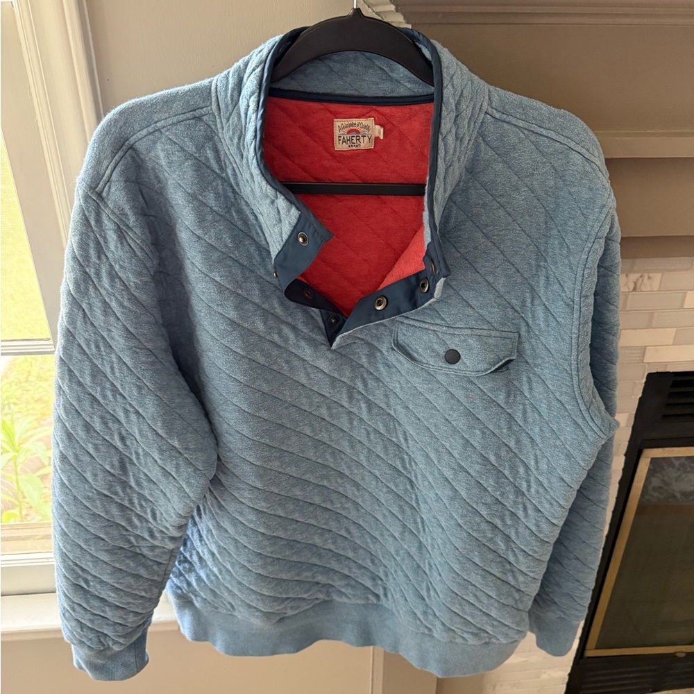 Faherty snap pullover! Great condition, size Large. Quilted pullover